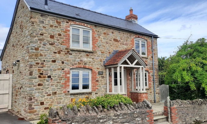 Woolhope Cottage | Beautiful-Romantic, luxurious cottage with stunning views