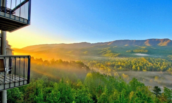 Gatlinburg - Pigeon Forge Condo | Beautiful Smoky Mountain Views! 2 bedroom/2 bath condo, sleeps 5, indoor pool