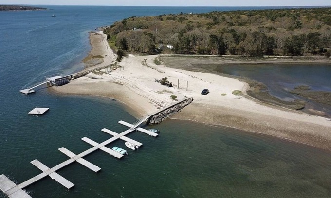 Silver Beach House | Beautiful spacious beach house located on a private beach surrounded by nature.