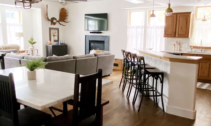 North Park City Condo | Beautiful, Spacious Moose Lodge Condo! 2 Blocks from PCMR!