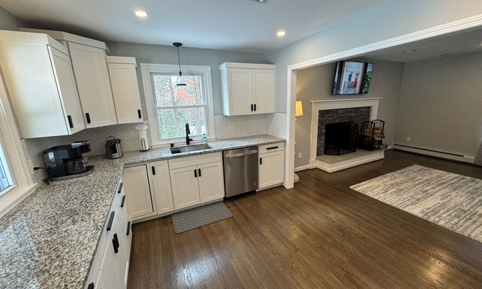 New Britain House | Beautiful Spacious Home Central Connecticut