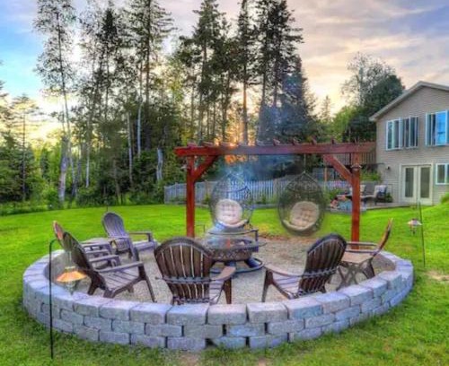 Rangeley House | Beautiful Spacious & Well-Stocked Downtown Home