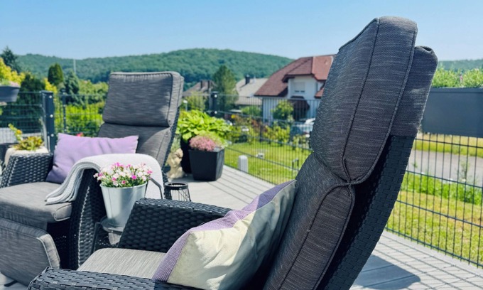Biebertal Apartment | Beautiful, sun-drenched vacation apartment on the Dünsberg - surrounded by greenery
