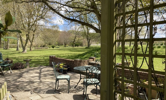 Petham Cottage | Beautiful thatched barn . Rural and peaceful , glorious grounds.