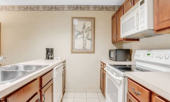 Lake Harmony Resort | Beautiful two bedroom apartment with jacuzzi surrounded by Pocono Mountains