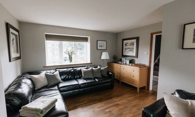 Birdsedge House | Beautiful Two Bedroom Cottage with Amazing Views