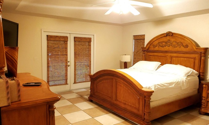 Okeechobee House | Beautiful Vacation Home Across from Lake Okeechobee