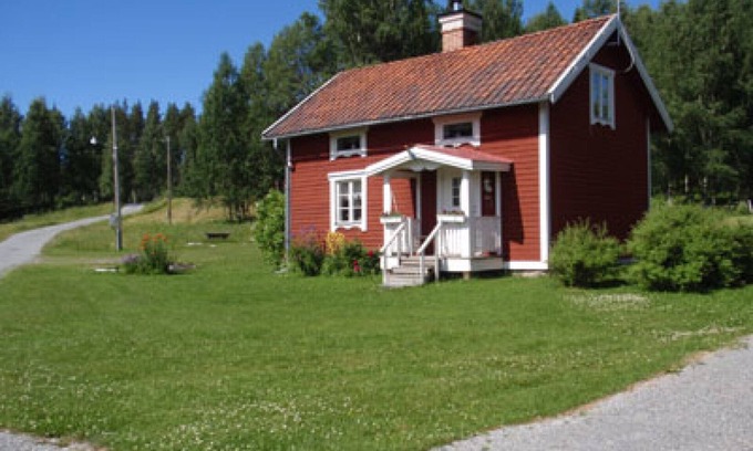 Gallo Ski Chalet | Beautiful vacation home with lake view on a country estate