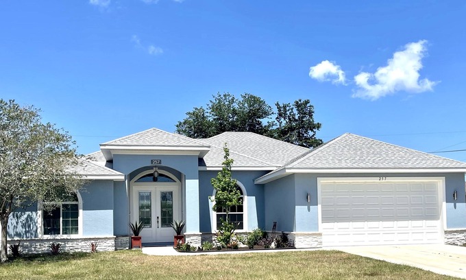 Venice East House | Beautiful Vacation House Close to the Beach