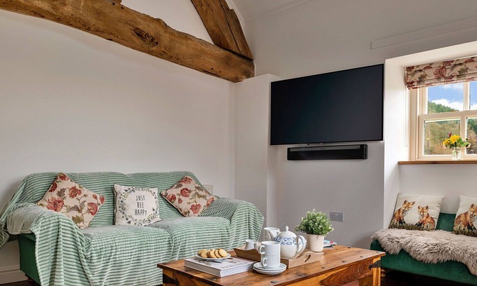 Llandrillo House | Beautiful villa for 4 guests with hot tub, WIFI, TV and terrace