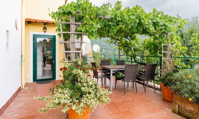 Castellaro House | Beautiful villa for 6 guests with WIFI, TV and terrace