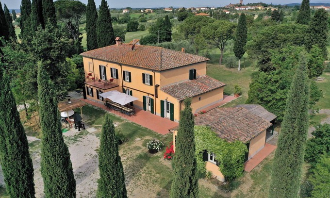 Marciano della Chiana Villa | Beautiful villa with A/C, pool and large garden,walk distance from the village