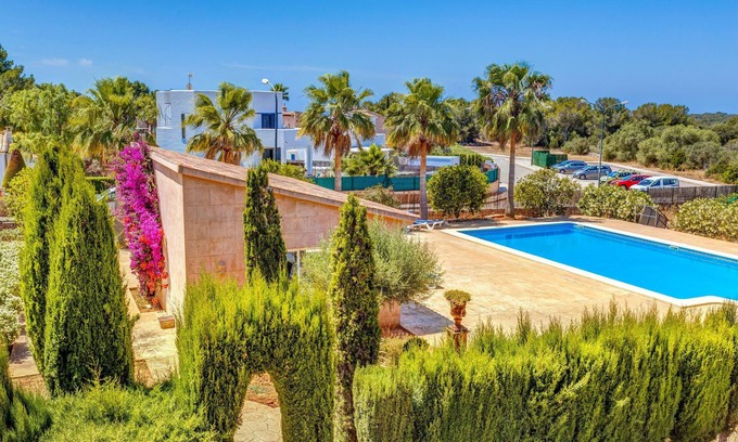 Llucmajor House | Beautiful Villa with Pool, Rooftop Terrace, Patio, Garden, Wi-Fi & Air Conditioning