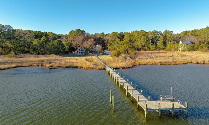 Piney Point Cottage | Beautiful Waterfront 2-bedroom cottage in tranquil Piney Point with WiFi, AC