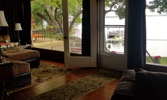 Melrose Cabin | Beautiful Year Round Historic Cabin on Big Birch Lake