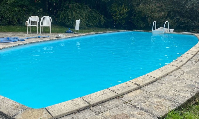 Clermont-Dessous Bed & Breakfast | Bed and Breakfast "Chez Sophie" bedroom ground floor terrace