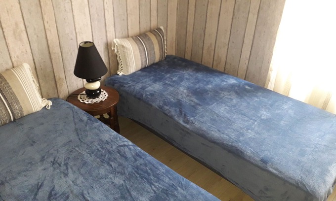 Cravanche Apartment | bed and breakfast cottage