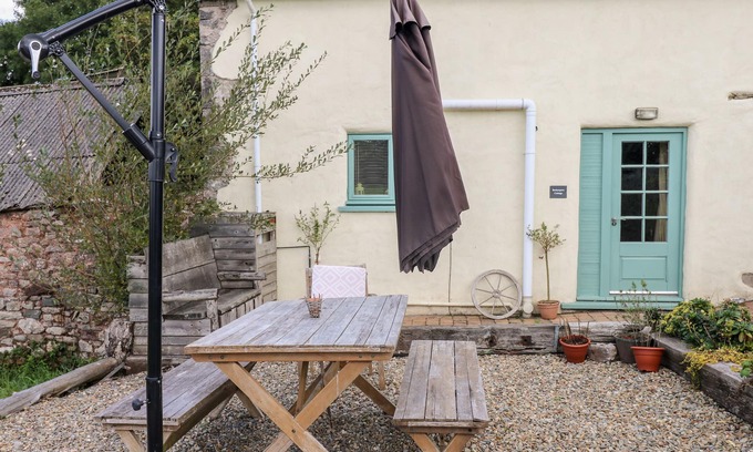 Cosheston Cottage | BEEKEEPER'S COTTAGE, pet friendly, with a garden in Pembroke