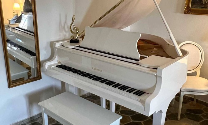 Heiligengrabe Apartment | Beethoven Apartment - Schloss Grabow, Resting Place & a Luxury Piano Collection Re