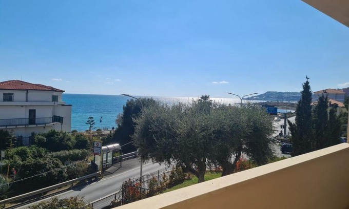 Riva Ligure Apartment | Bell'alloggio a due passi dalle spiagge di Riva Ligure