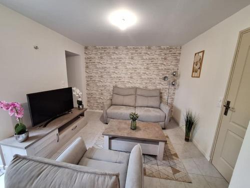 Saint-Jean-d'Angely House | Belle maison au bord du plan d'eau