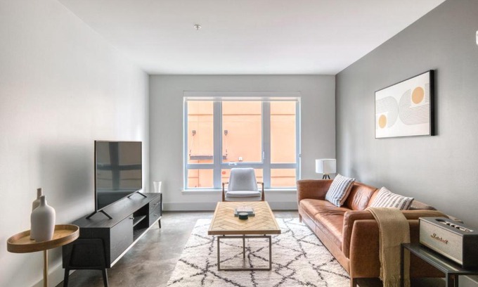 West Bellevue Apartment | Bellevue 1br w wd gym lounge nr Downtown Park SEA-528