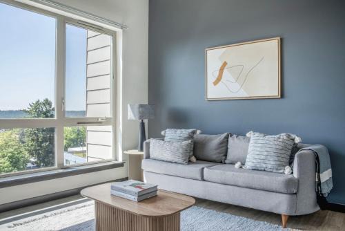 Northeast Bellevue Apartment | Bellevue jr 1br w firepits games nr dining SEA-617