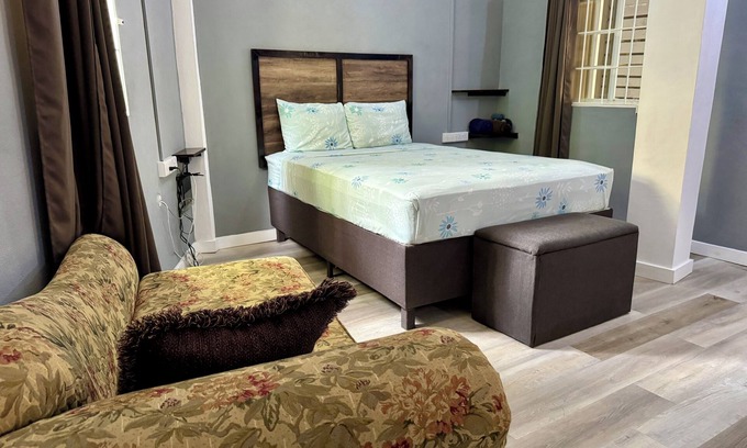 Colonarie Apartment | Belmont Apartments/Modern affordable accommodations