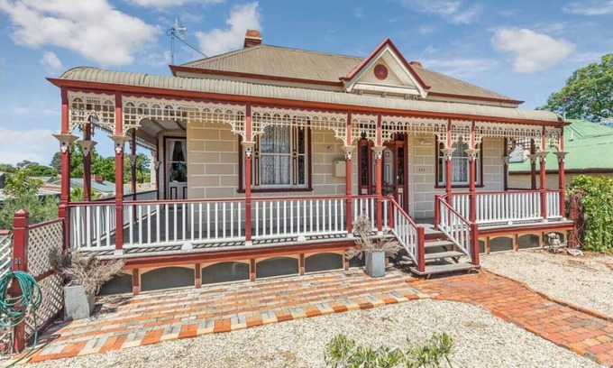 Bendigo House | Bendigo Signature Accommodation on Barnard