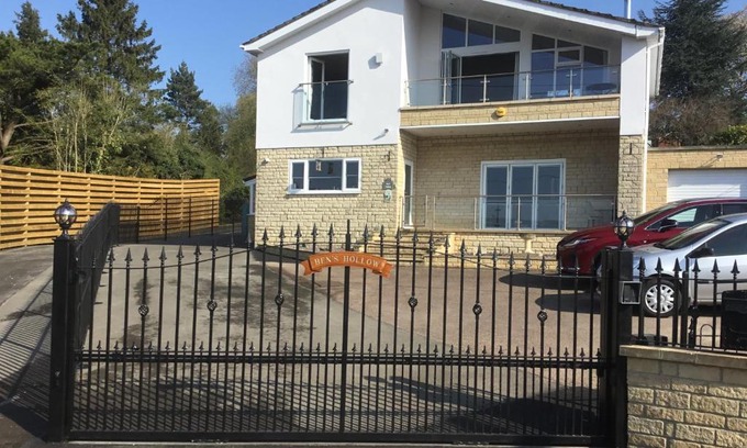 Northway House | Bens Hollow with hot tub