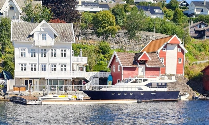 Lindas House | Bergen Fjord: Fish from the garden, Hot Tub, Paddle, Kayak