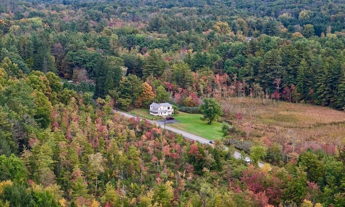 Great Barrington House | Berkshires/Great Barrington Chic & Cozy, Sleeps 10