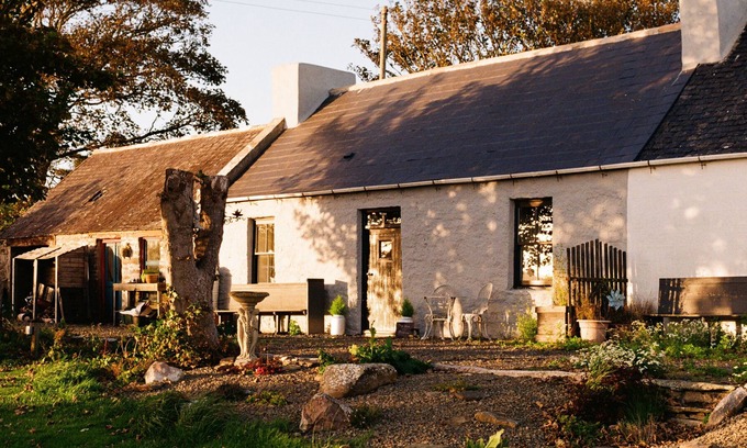 Dunbeath Cottage | Bespoke 1 Bed Cottage in Dunbeath village.