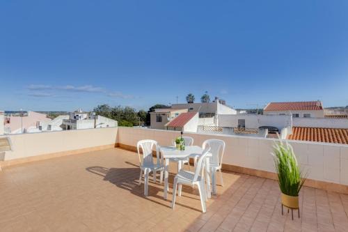 Alfarrobeira House | Best Home 4 Family & Friends - Your Seaside Charm!