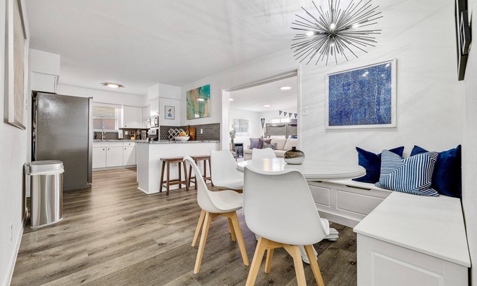 Arlington House | Best Little Bunkhouse in TX! Walk 2 AT&T Stadium!