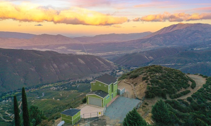 Julian Cottage | Best Views in Julian. Modern Cottage with Cliffside Hot Tub & Glass Sauna