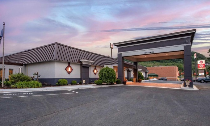 Bridgeport Hotel | Best Western Plus Bridgeport Inn