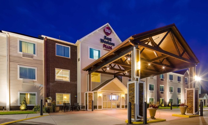 Menomonie Hotel | Best Western Plus Menomonie Inn & Suites