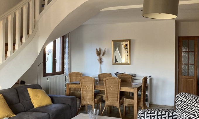 Entraigues-sur-la-Sorgue House | Between Avignon and Ventoux, garden villa, swimming pool