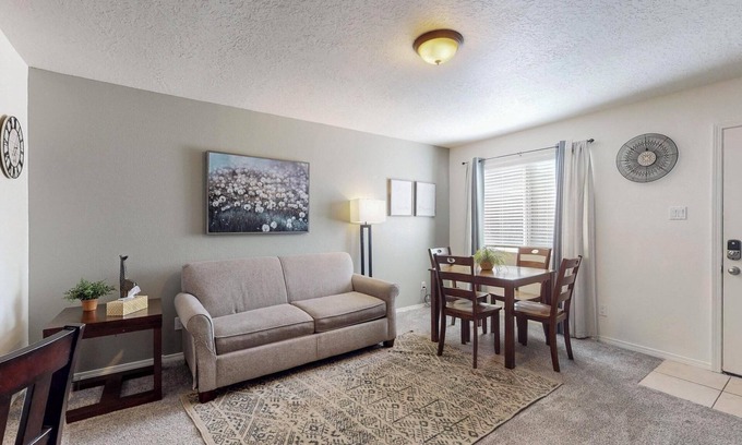 West Old Town Apartment | Bicycle Boulevard Byway, 1 KB, Near Old Town