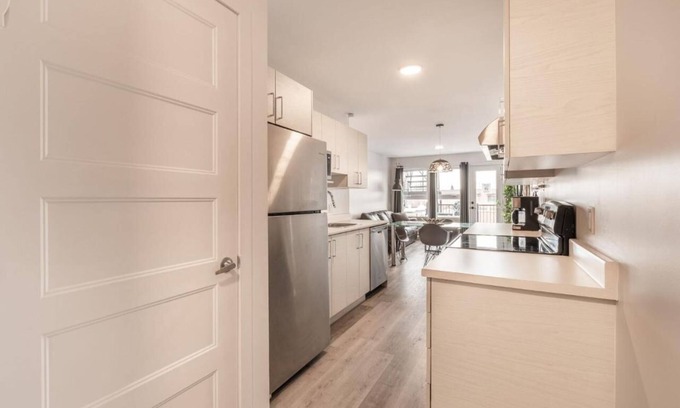 Longue-Pointe Apartment | Big apartment on 2 floors