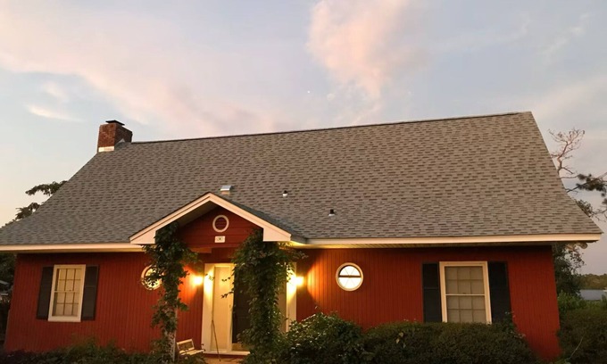 Donalsonville House | Big Home with Wifi, HotTub, Outdoor kitchen/dining area & dock on Lake Seminole