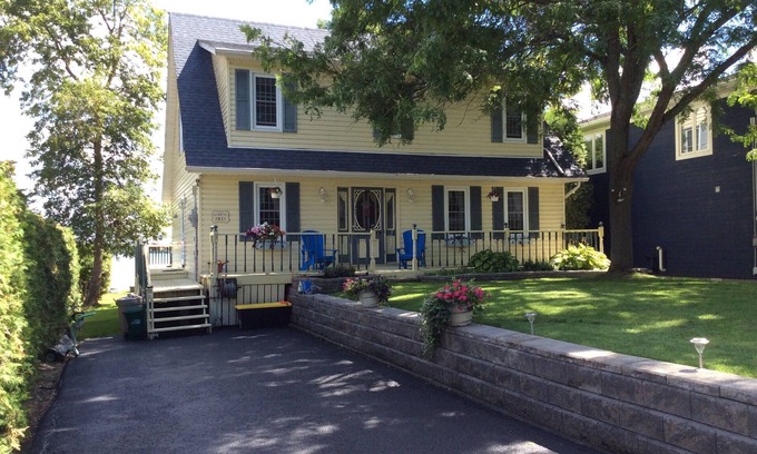 Cumberland Beach House | Big Yellow House on Lake Couchiching in S. Muskoka & Orillia
