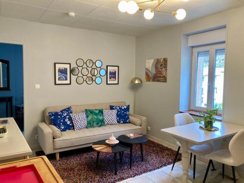 Lastours Apartment | Bijou SURDESPINE air conditioned 100m to Historic 4 Cathar Châteaux Lastours access to a very pretty riverside garden!