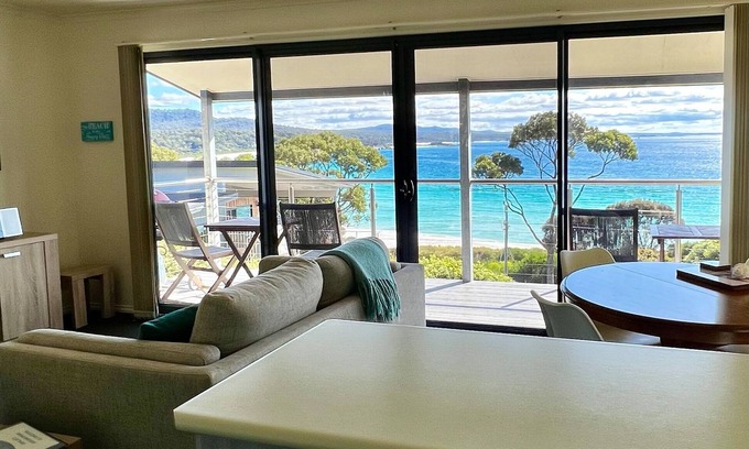 Binalong Bay House | BINALONG BAY COTTAGE 2 bedrooms, 2 bathrooms, amazing views of Binalong Bay
