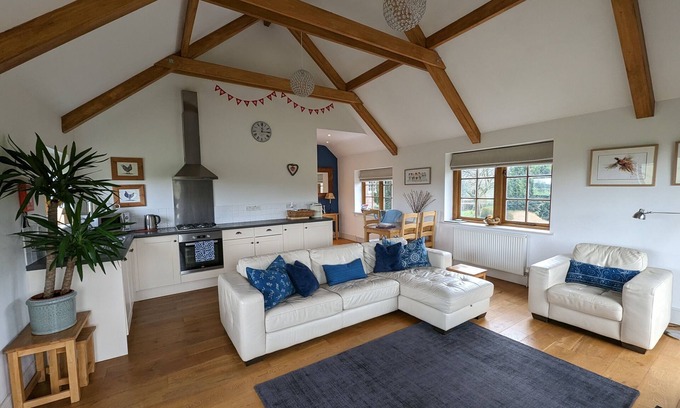 Llanvair Kilgeddin House | Birch Tree Barn, Abergavenny.On the border of the Brecon Beacons