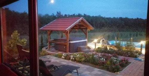 Jaszbereny Bed & Breakfast | BIRS Vendégház