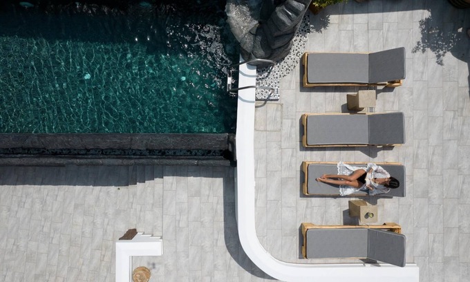 Karterados Villa | Black occhio villa Santorini