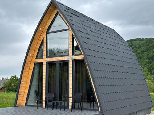 Yaremche Ski Chalet | Black Pepper