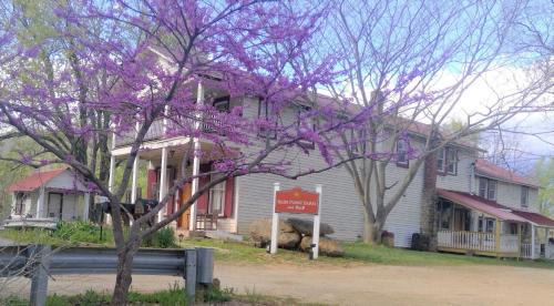 Dyke Bed & Breakfast | Bliss Point Farm and B&B, LLC